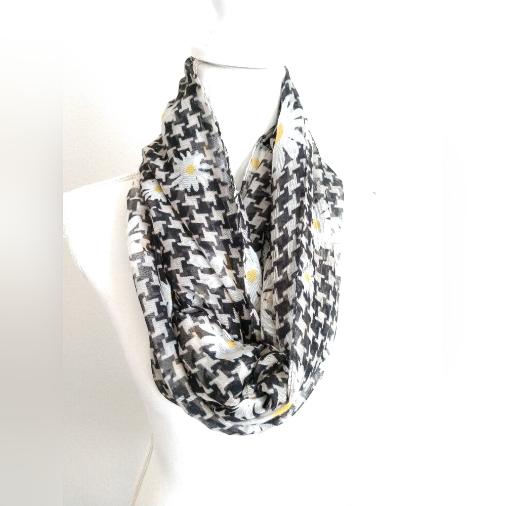 Chattie's Floral Print Infinity Scarf Circle Loop Black White Houndstooth